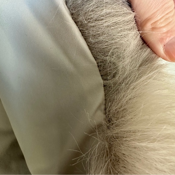 ALO YOGA Opulent Faux Fur Cropped Vest in Oat Beige SZ L - Picture 10 of 11